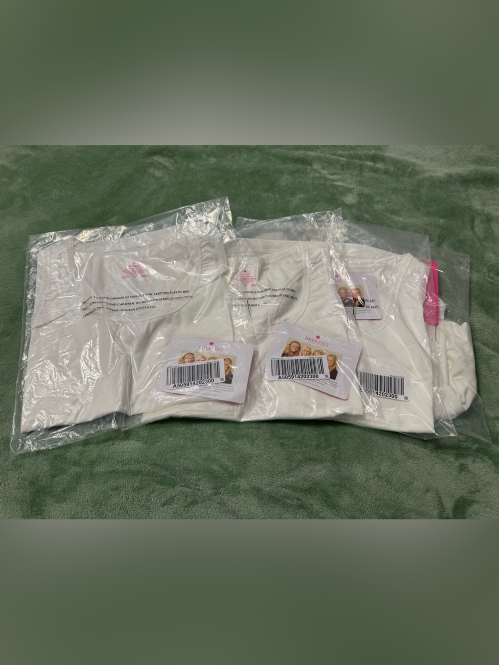 Lot of 4 Breezies White Razorback Tank Tops Size 1X - Picture 1 of 5